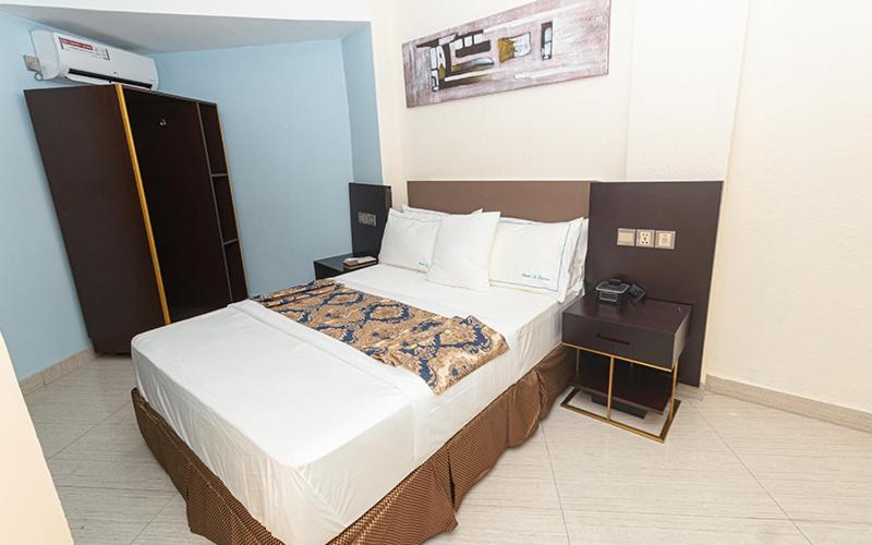 Hotel Le Figaro Дуала Экстерьер фото
