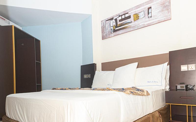 Hotel Le Figaro Дуала Экстерьер фото