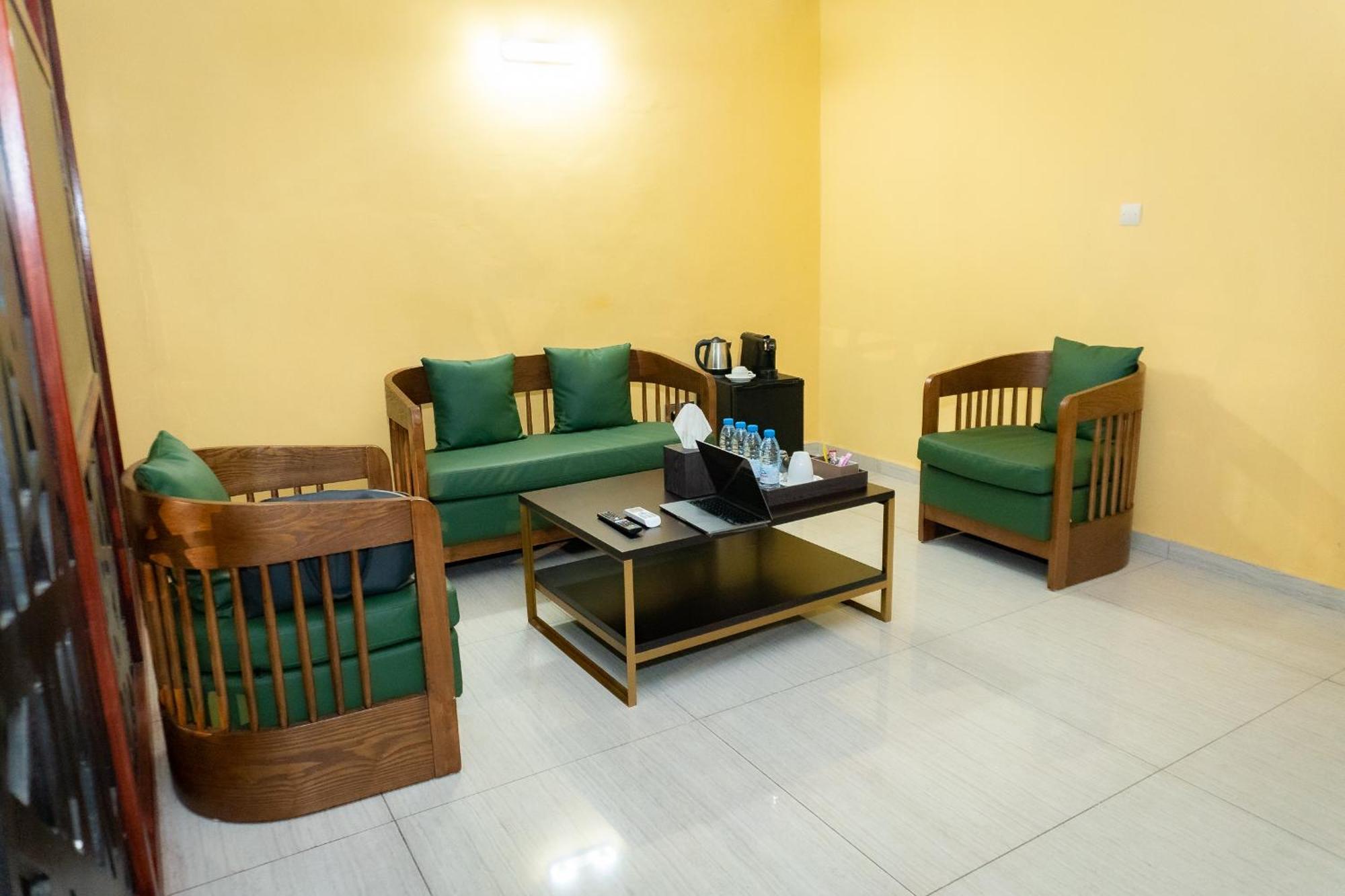 Hotel Le Figaro Дуала Экстерьер фото