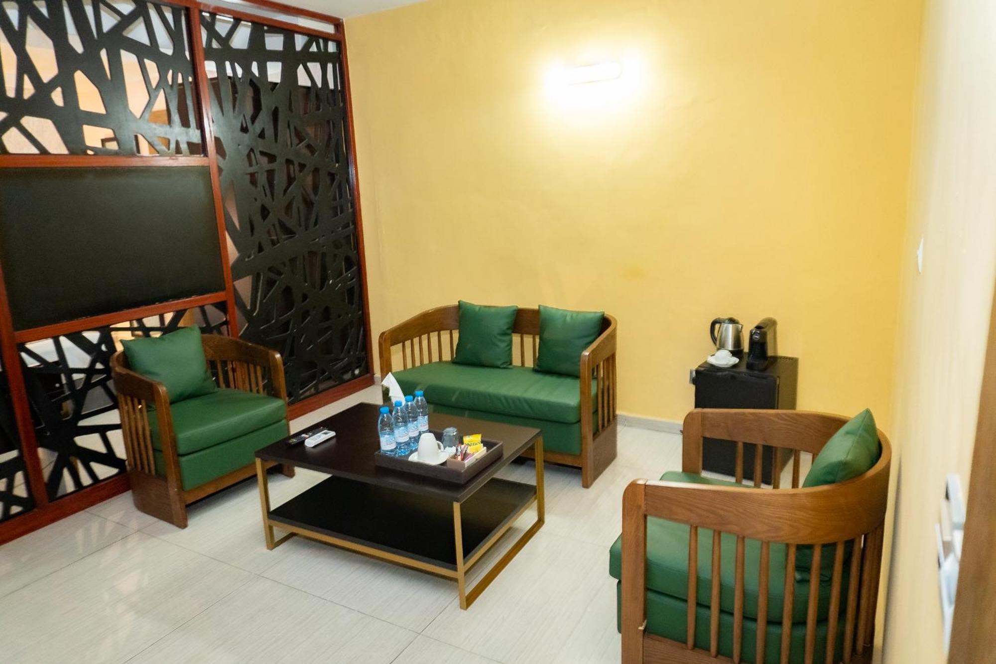 Hotel Le Figaro Дуала Экстерьер фото