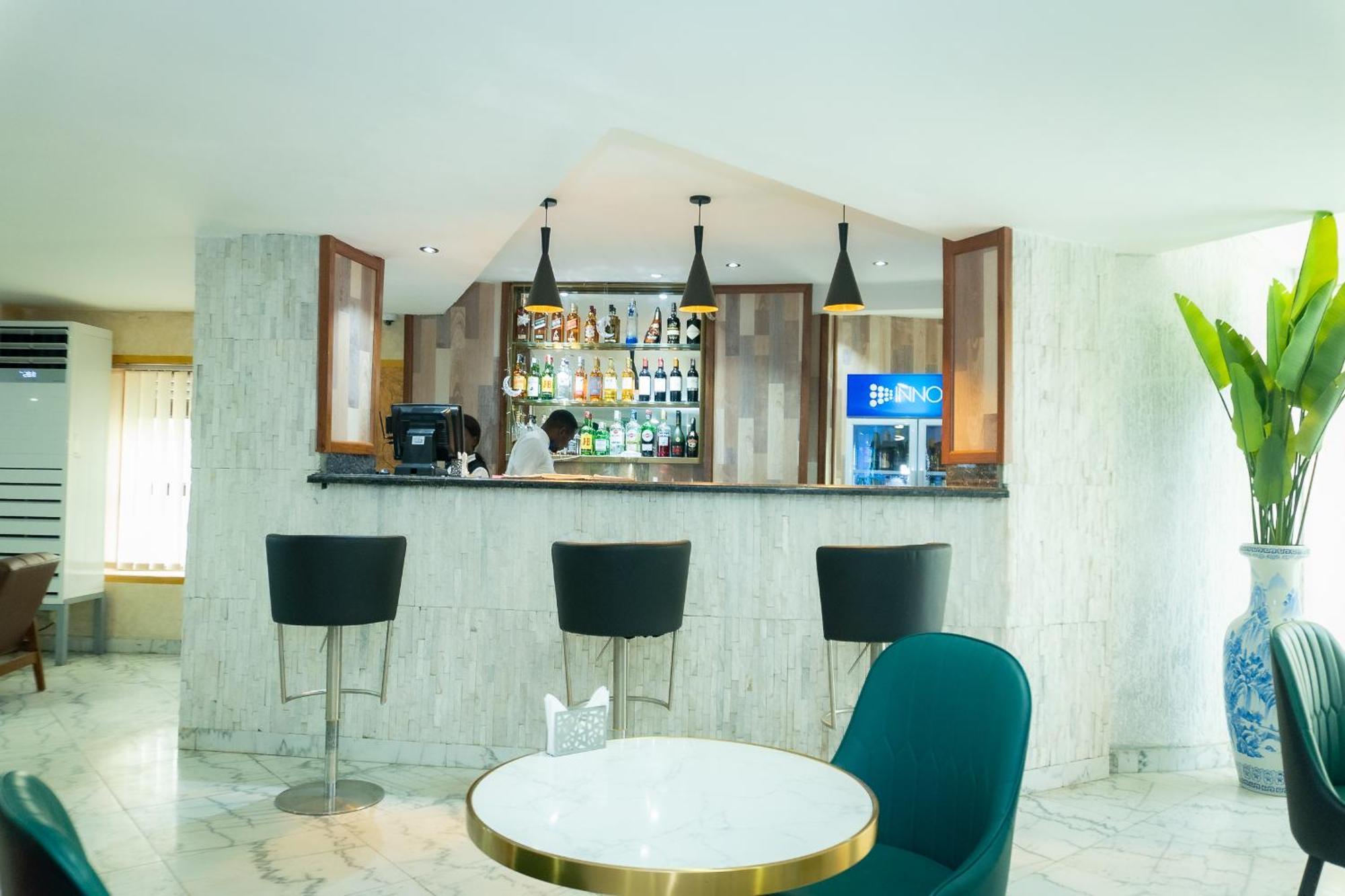 Hotel Le Figaro Дуала Экстерьер фото