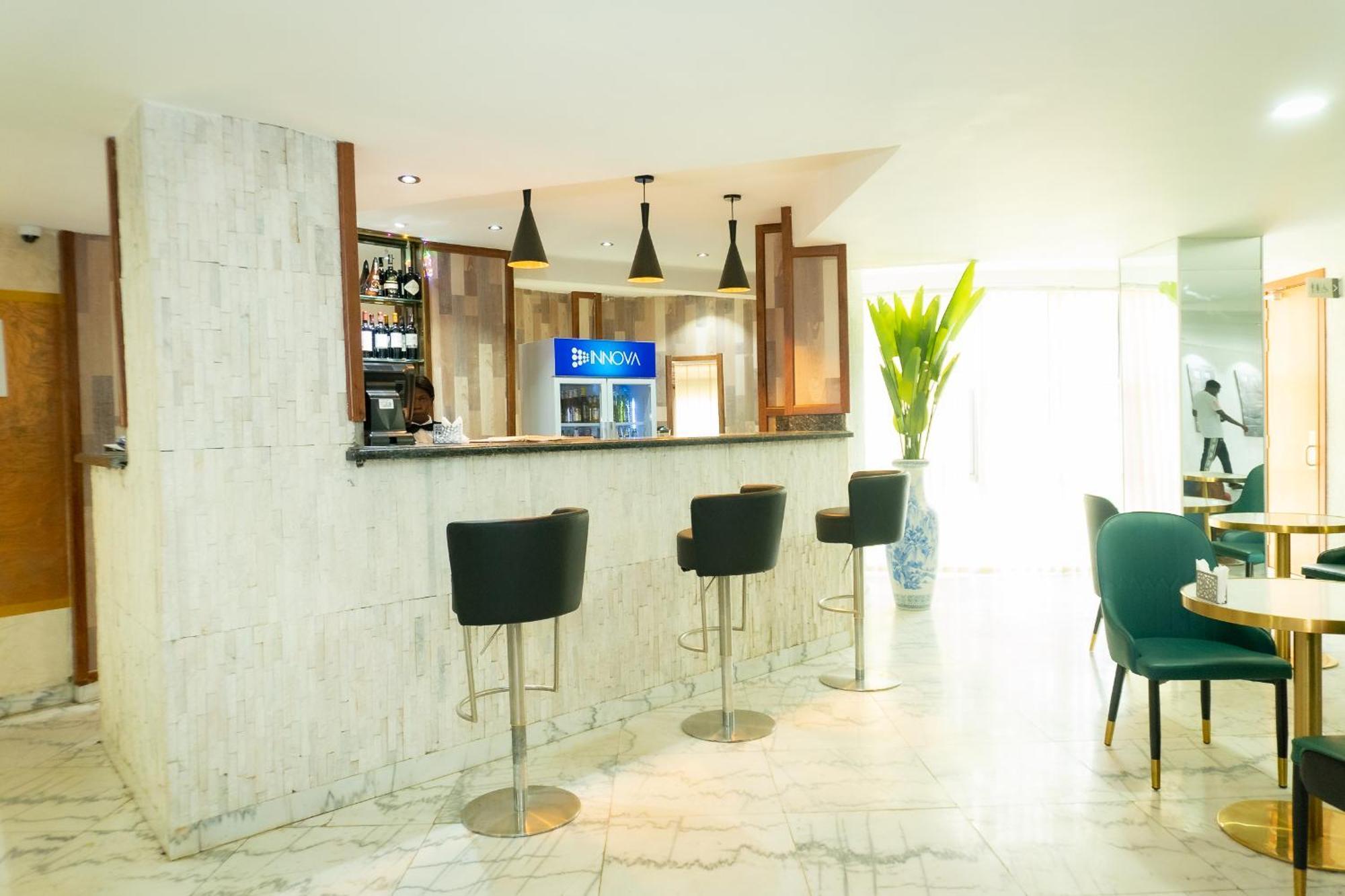 Hotel Le Figaro Дуала Экстерьер фото