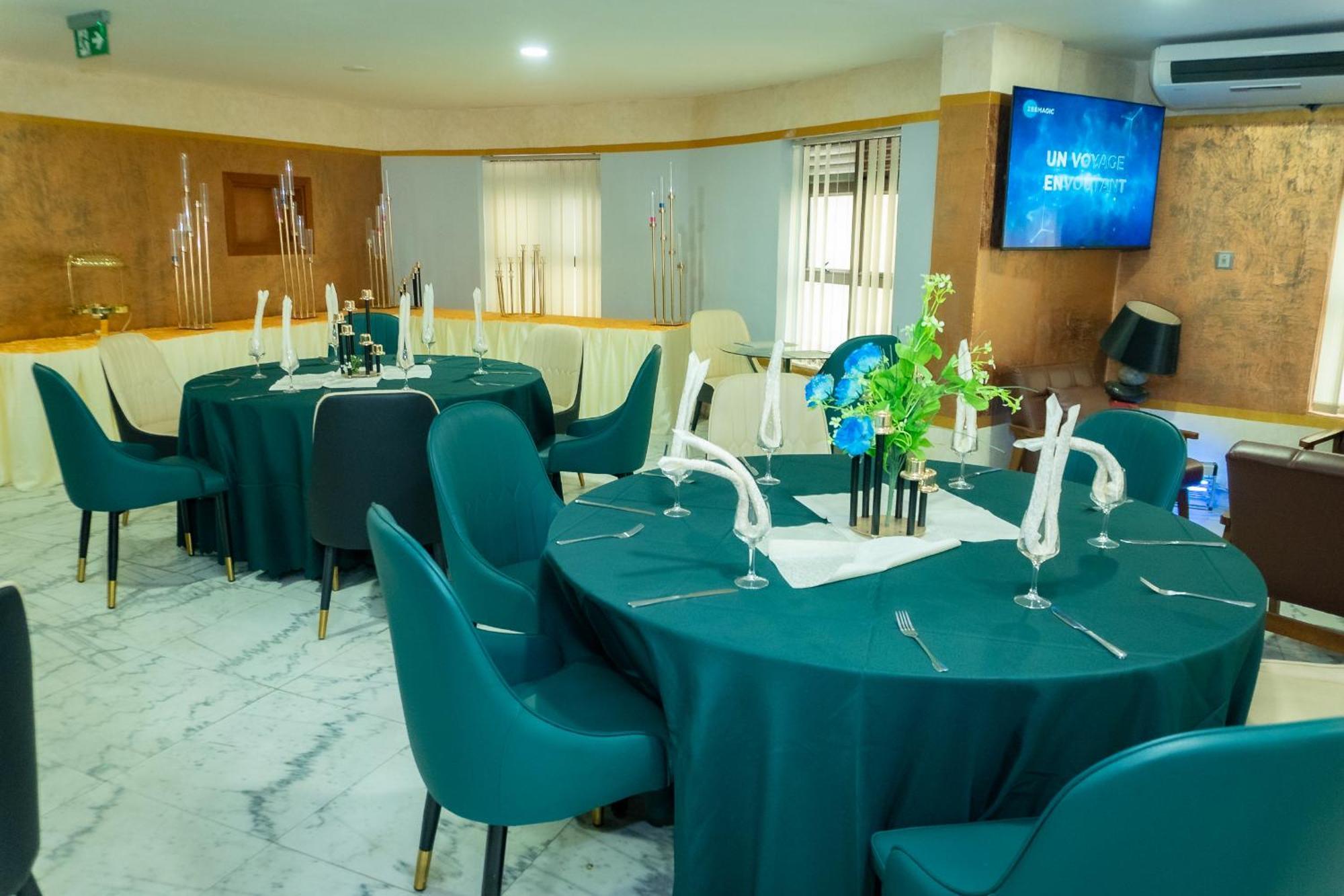 Hotel Le Figaro Дуала Экстерьер фото