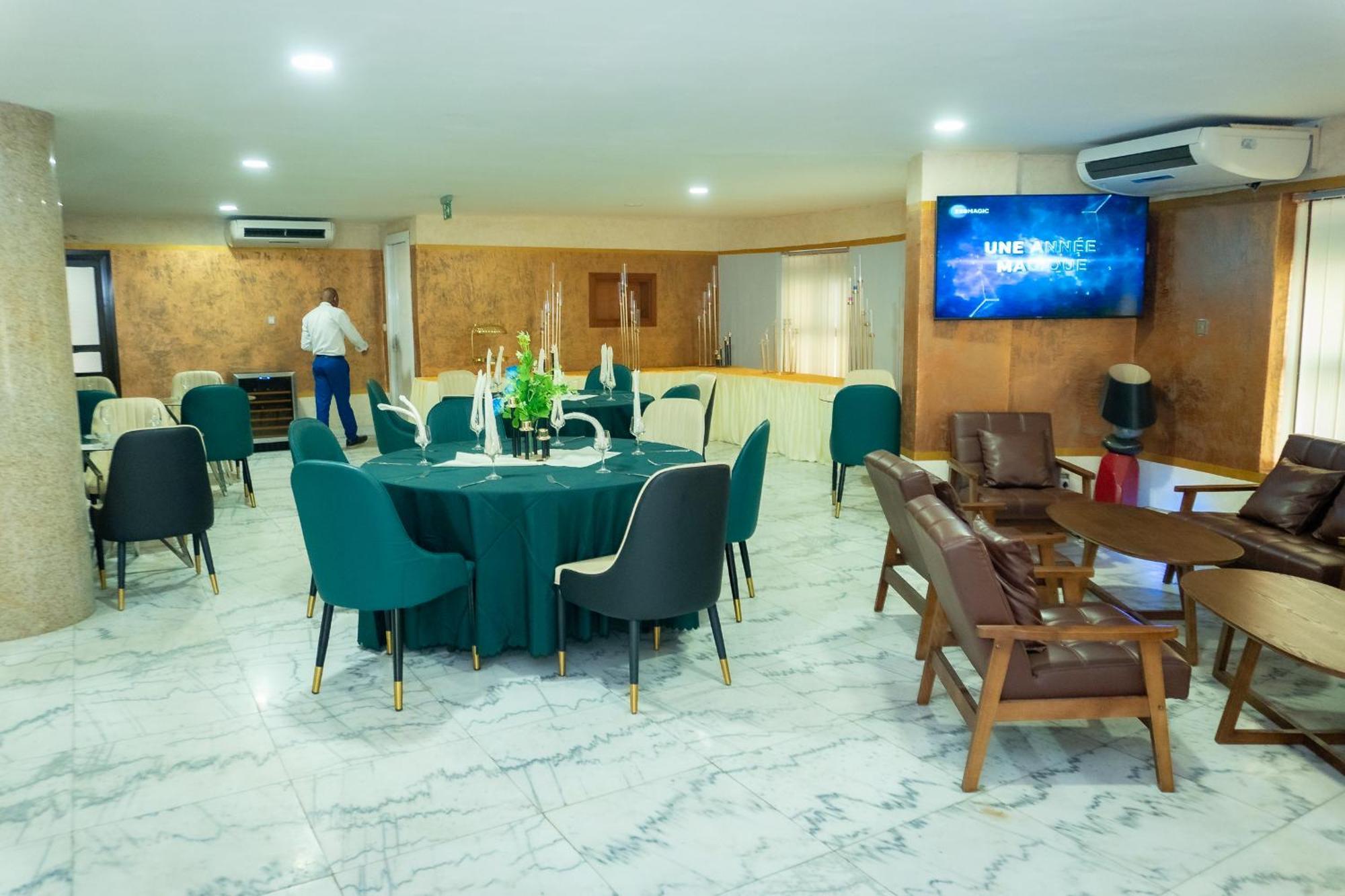 Hotel Le Figaro Дуала Экстерьер фото